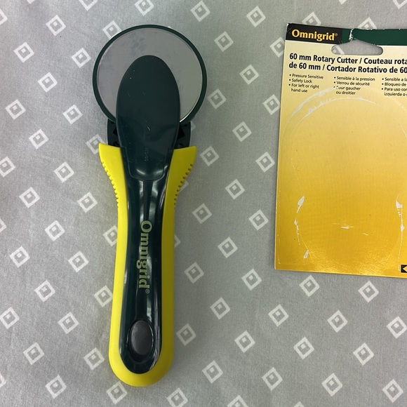 Omnigrid 60mm Rotary Cutter - Picture 3 of 4